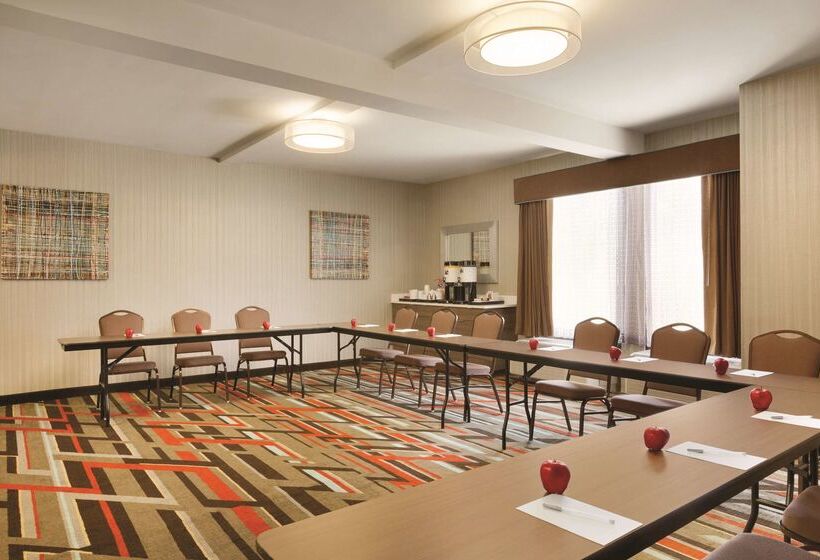هتل Hampton Inn Atlantabuckhead
