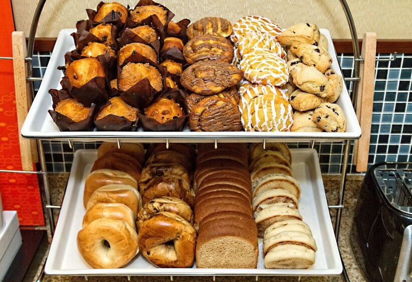 בית מלון כפרי Hampton Inn Charlottesville