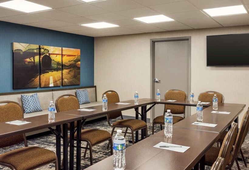 هتل Hampton Inn Chicagoo Hare International Airport