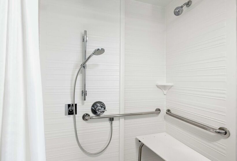 هتل Hampton Inn Chicagoo Hare International Airport