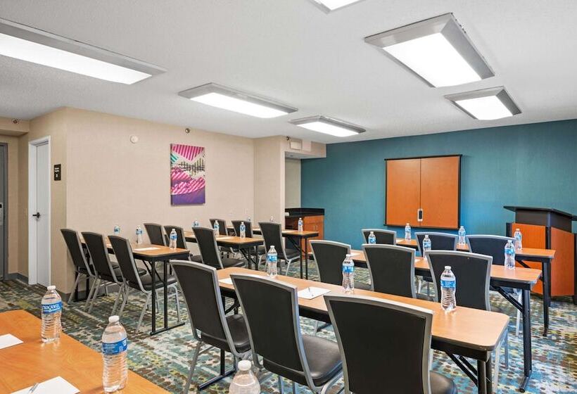 فندق Hampton Inn Cleveland Westlake