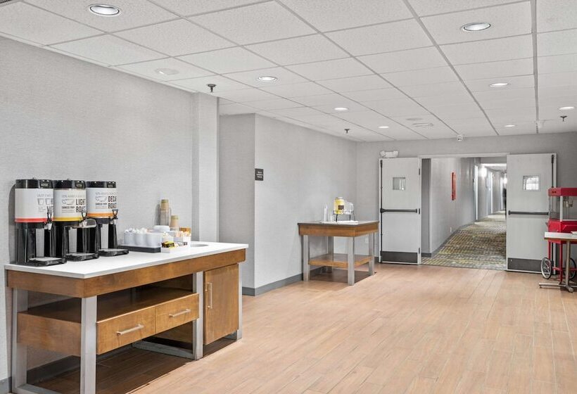 فندق Hampton Inn Cleveland Westlake