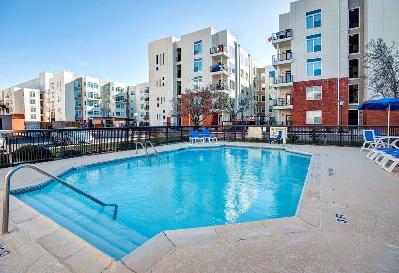 בית מלון כפרי Hampton Inn College Station