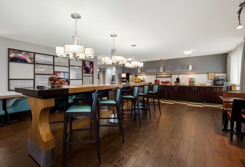 هتل Hampton Inn Columbia I26 Airport