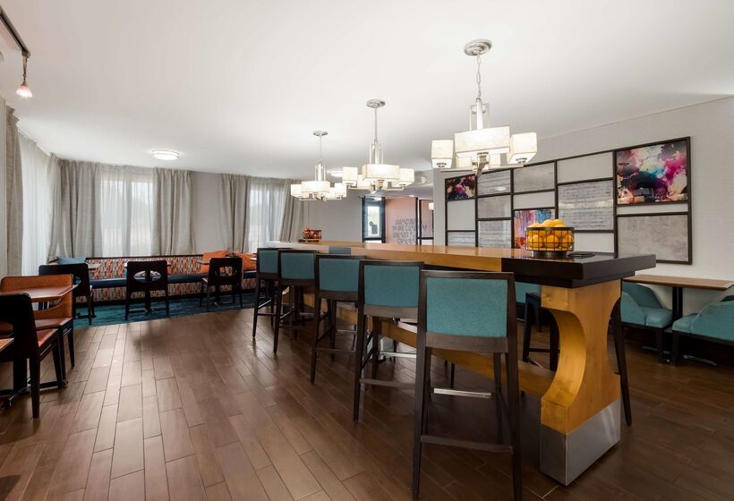 هتل Hampton Inn Columbia I26 Airport