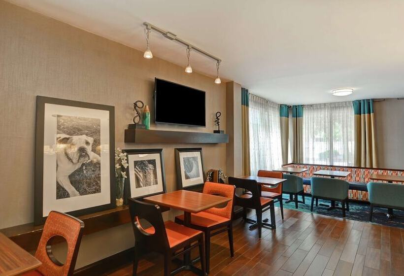 هتل Hampton Inn Columbia I26 Airport