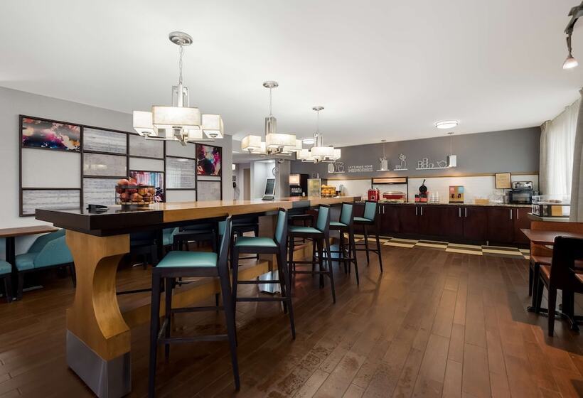 هتل Hampton Inn Columbia I26 Airport