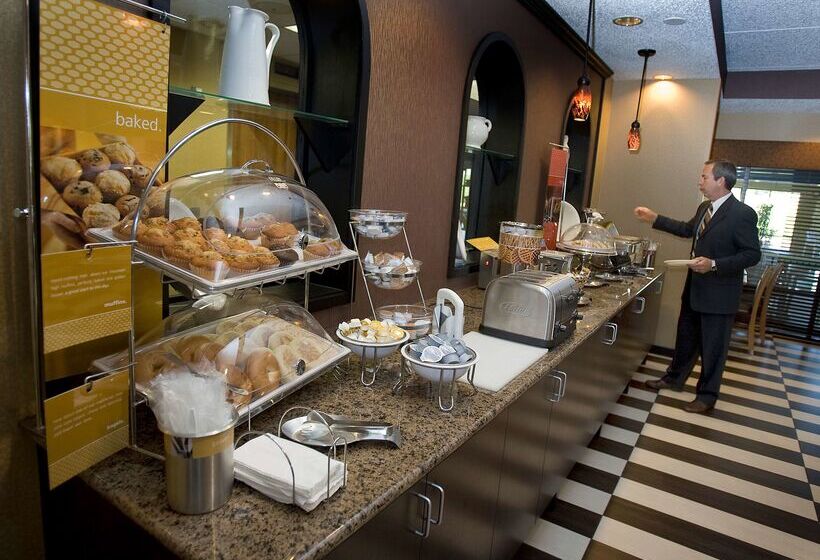 فندق Spark By Hilton Green Bay