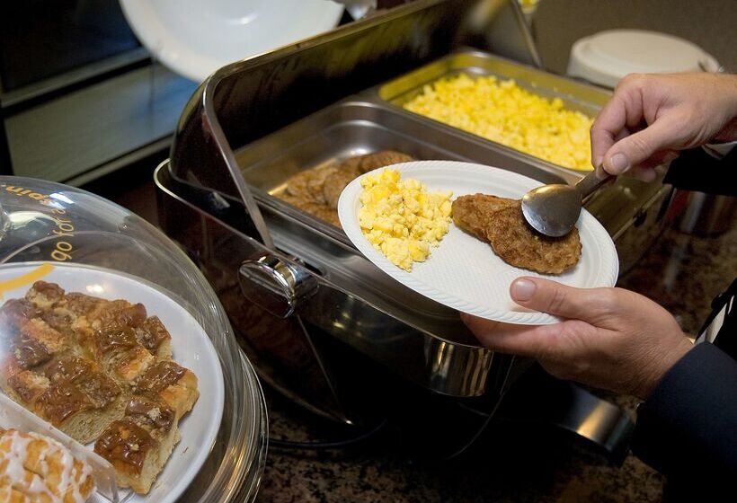 فندق Spark By Hilton Green Bay