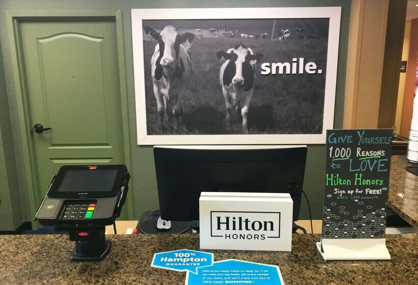 فندق Spark By Hilton Green Bay