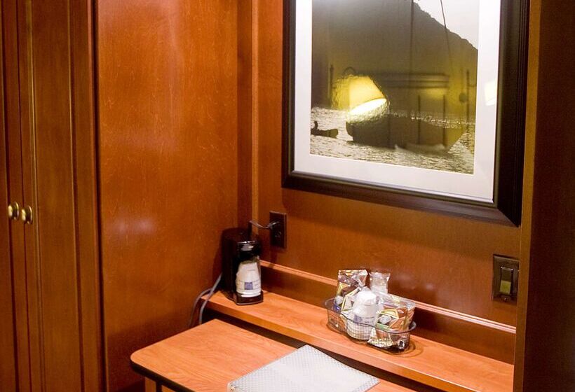 فندق Spark By Hilton Green Bay