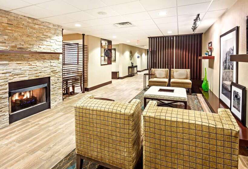 בית מלון כפרי Hampton Inn Hendersonville