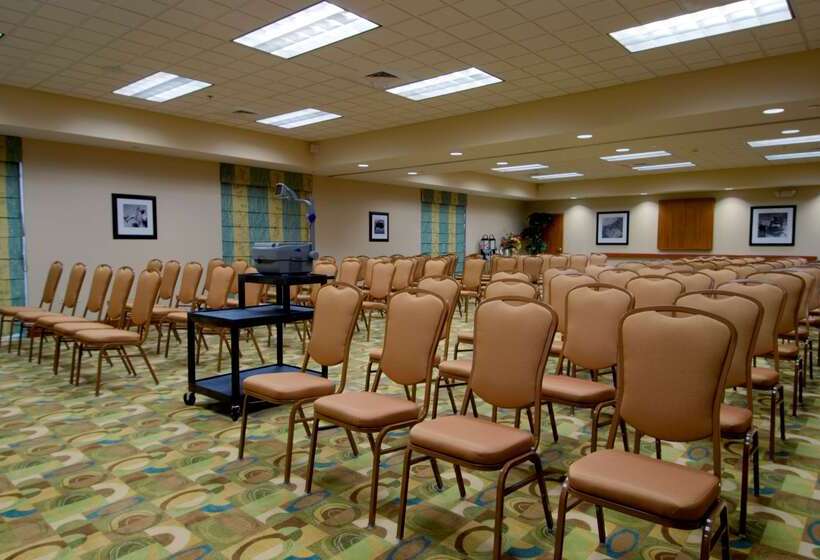 בית מלון כפרי Hampton Inn Hendersonville