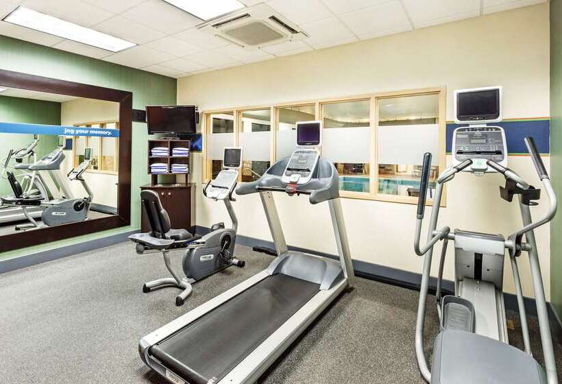 בית מלון כפרי Hampton Inn Hendersonville