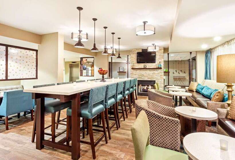 בית מלון כפרי Hampton Inn Hendersonville