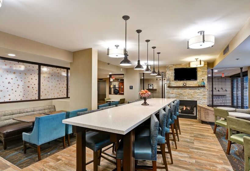 בית מלון כפרי Hampton Inn Hendersonville