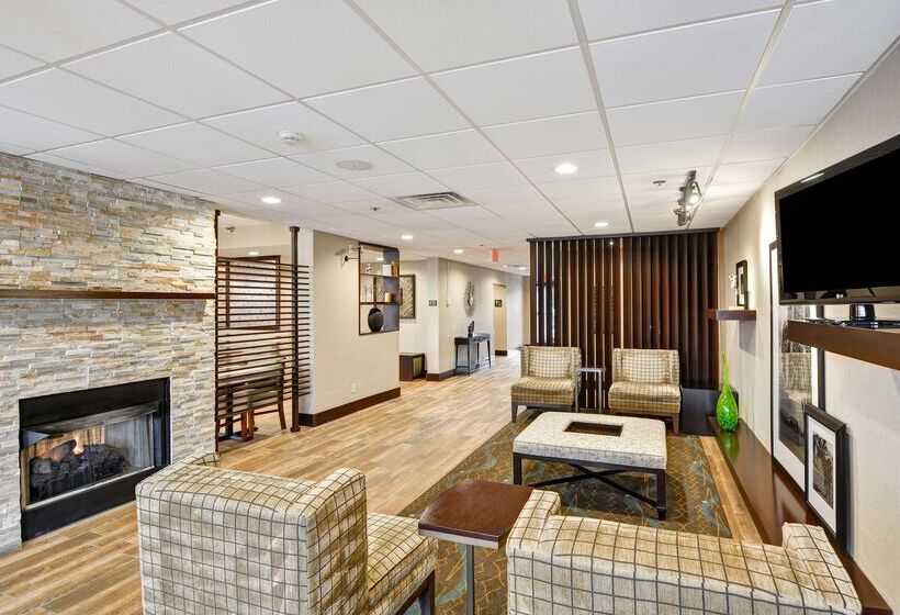 בית מלון כפרי Hampton Inn Hendersonville