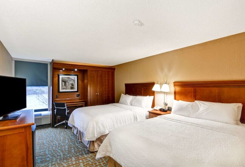 בית מלון כפרי Hampton Inn Hendersonville
