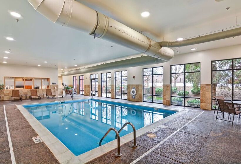 בית מלון כפרי Hampton Inn Hendersonville