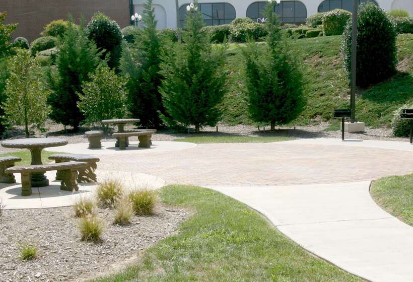 בית מלון כפרי Hampton Inn Hendersonville