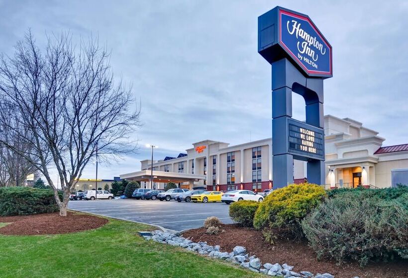 בית מלון כפרי Hampton Inn Hendersonville