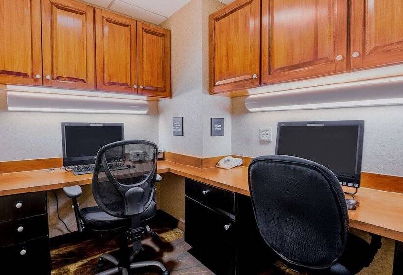 בית מלון כפרי Hampton Inn Hendersonville