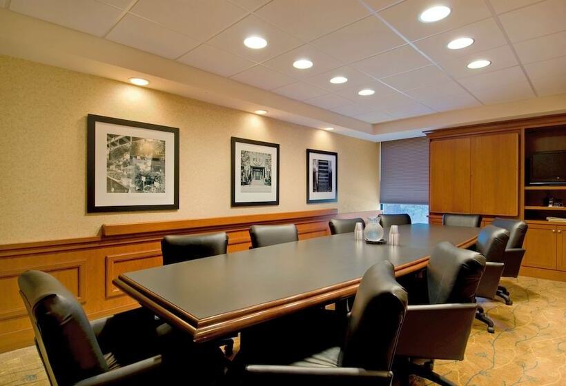 בית מלון כפרי Hampton Inn Hendersonville