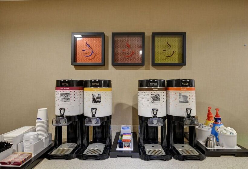 בית מלון כפרי Hampton Inn Hendersonville