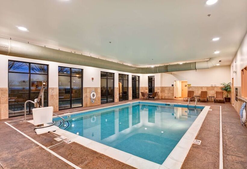 בית מלון כפרי Hampton Inn Hendersonville