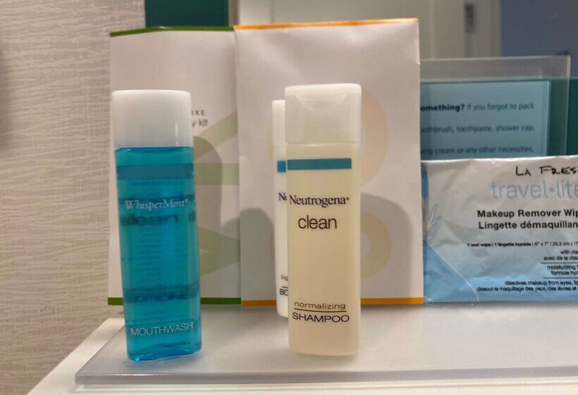 هتل Hampton Inn Milford