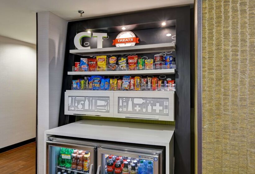 هتل Hampton Inn Milford