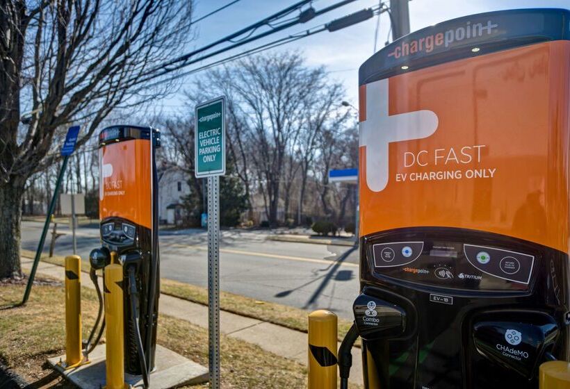 هتل Hampton Inn Milford