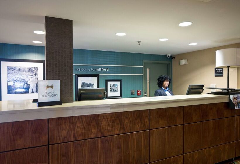 هتل Hampton Inn Milford