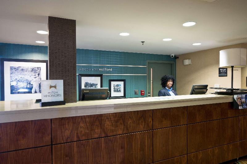 هتل Hampton Inn Milford