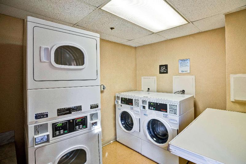 هتل Hampton Inn Milford