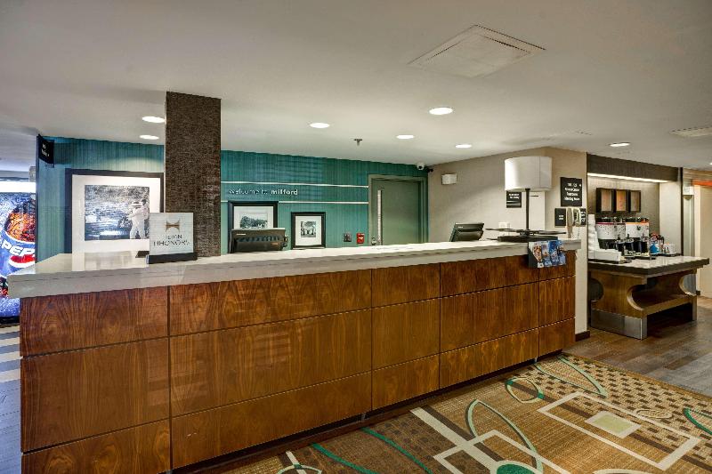 هتل Hampton Inn Milford