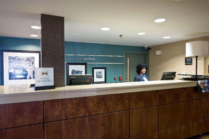 هتل Hampton Inn Milford