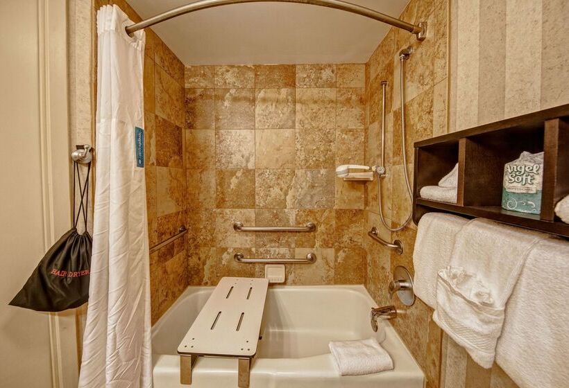 هتل Hampton Inn Nashville/vanderbilt