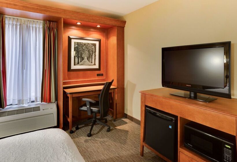 Отель Hampton Inn Pittsburgh/greentree