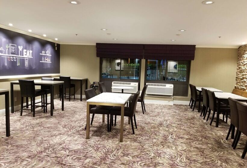 هتل Hampton Inn San Diegokearny Mesa