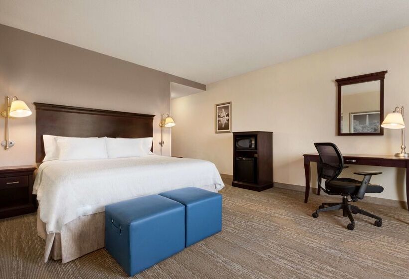 Отель Hampton Inn & Suites Washingtondulles International Airport