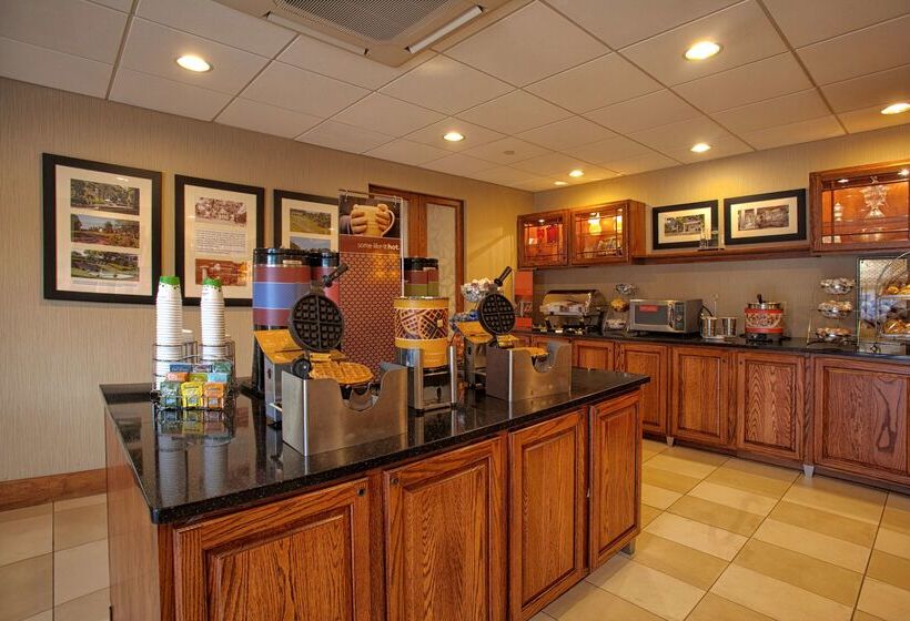 בית מלון כפרי Hampton Inn Wheeling