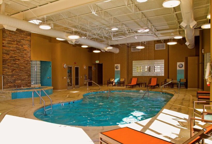 هتل Hampton Inn Wheeling