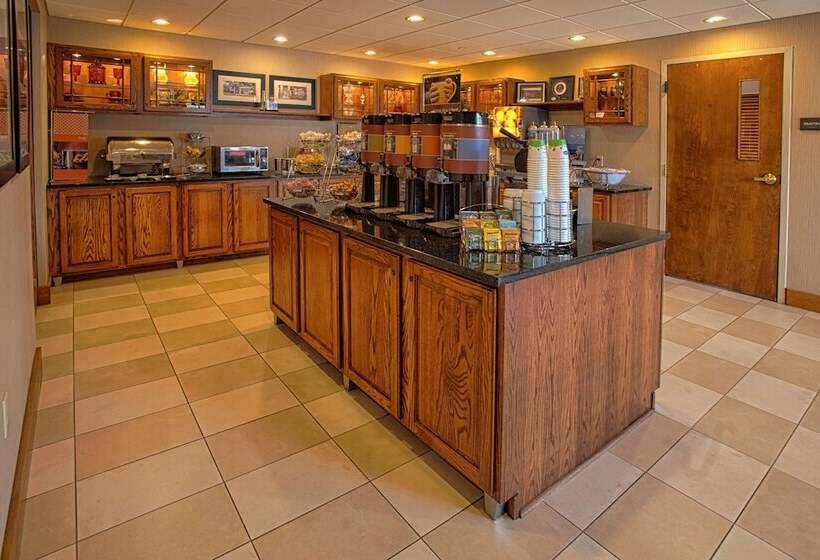 בית מלון כפרי Hampton Inn Wheeling