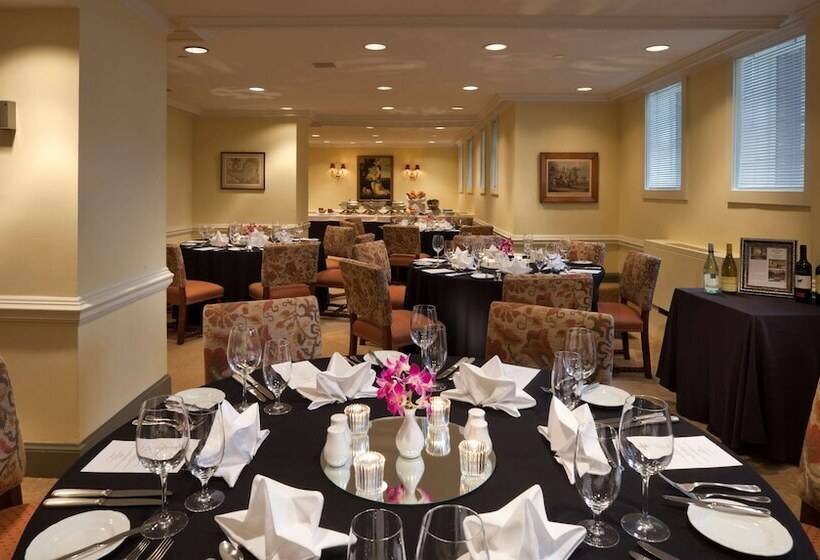 Отель Henley Park