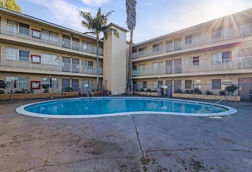 فندق Heritage Inn Express Hayward