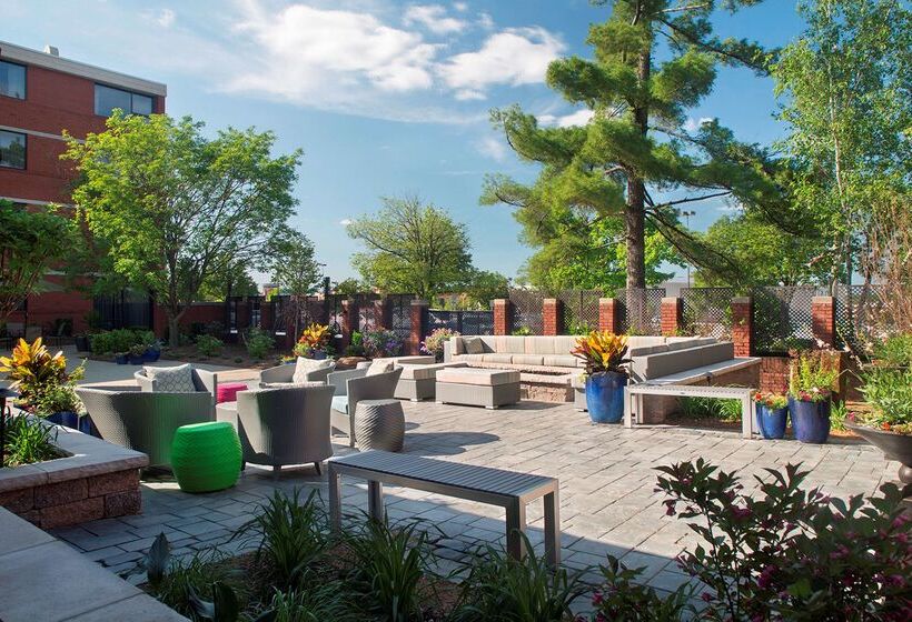 ホテル Doubletree By Hilton Akron Fairlawn