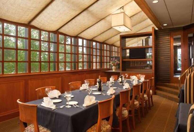 ホテル Doubletree By Hilton Akron Fairlawn