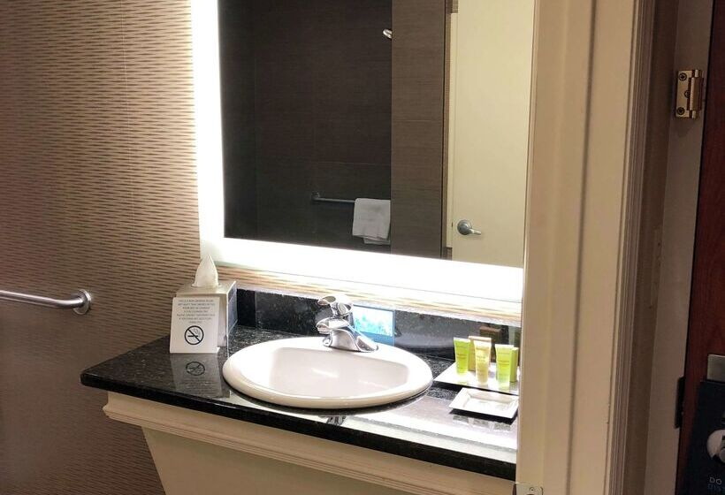 ホテル Doubletree By Hilton Akron Fairlawn