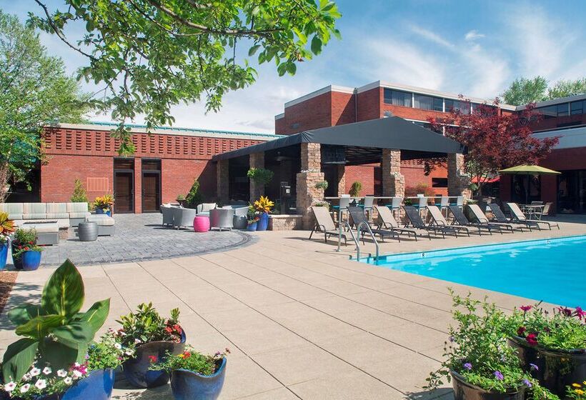 ホテル Doubletree By Hilton Akron Fairlawn